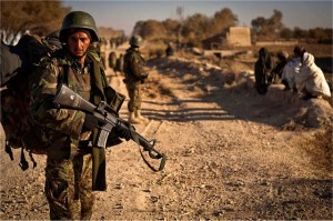 Afghan_natonal_army_soldier_on_patrol_during_operation_Rozi_Roshan_Bright_day_640_001