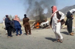 Pakistani-local-residents-gathering-around-a-destroyed-vehicle
