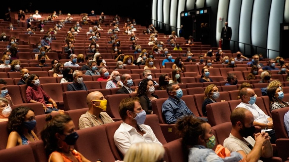 فاصله‌گیری اجتماعی در سینمای نمایش دهنده فیلم‌های جشنواره فیلم ونیز رعایت می‌شود