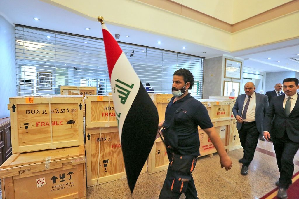 در ماه اوت، وزارت فرهنگ عراق اعلام کرد که در اقدامی کم‌سابقه، آمریکا روند بازگرداندن ۱۷ هزار قطعه باستانی و باارزش را به عراق آغاز کرده است