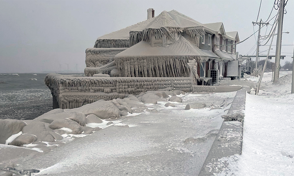 Buffalo blizzard forces Bills to spend Christmas Eve in Chicago